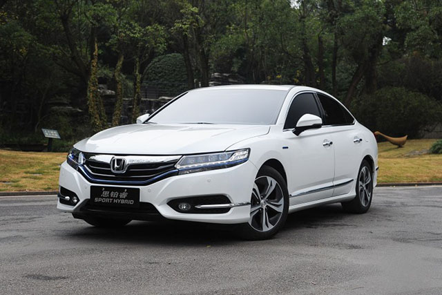 公认的豪华b级车十年开不坏仅15万,最省油质量最好的b级轿车排名