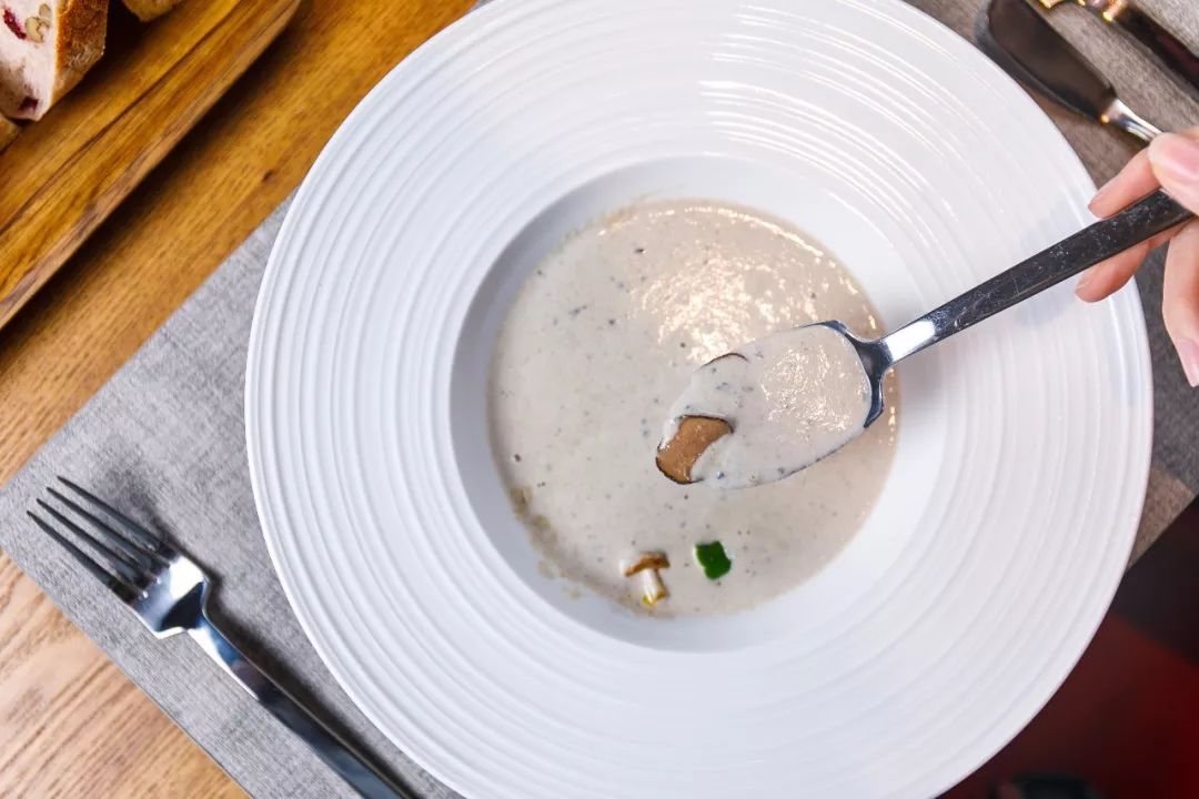 傲娇！藏在解放南路的「花园餐厅」只有6张桌！道明寺来也要预约