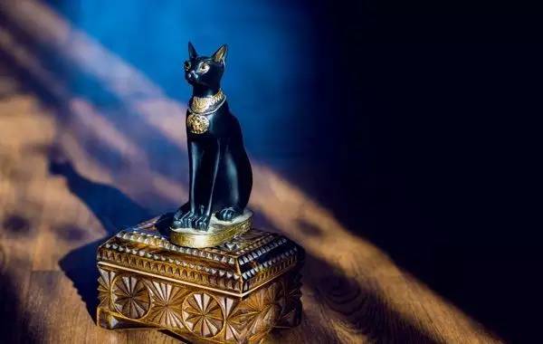 出国旅游千万别贪小便宜,出国游这些禁忌不能碰要谨记