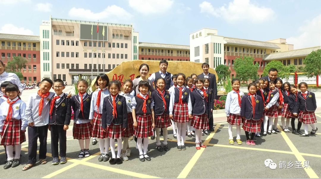 记者走访街头单车,共享单车的出镜记者