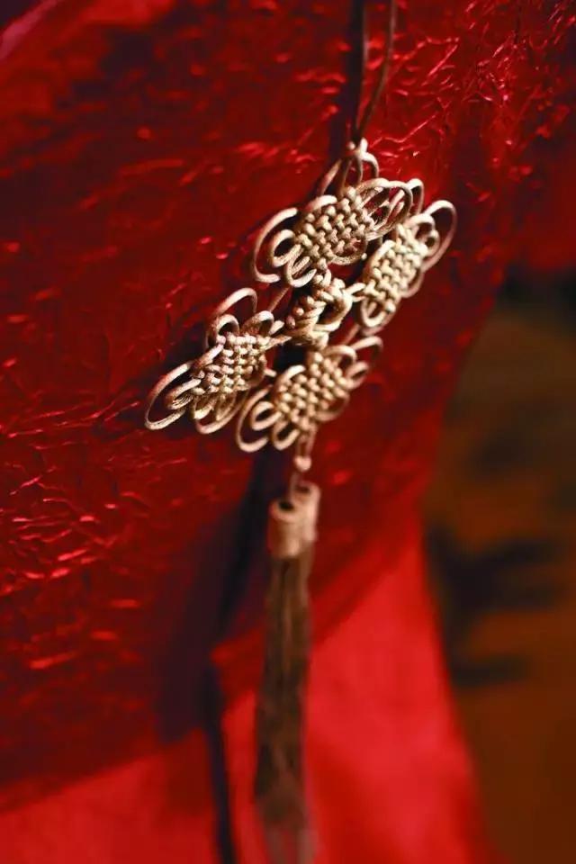 中国结是中国的一种传统而典型,中国结的样式和寓意