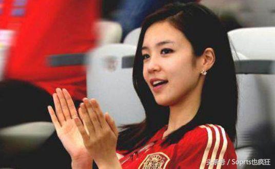 2022世界杯红衣女球迷,2022世界杯最漂亮女球迷