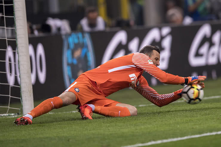 十大门将阿利森,阿利松扑救马竞