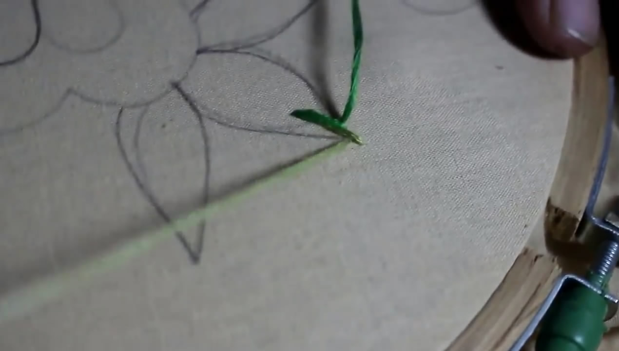 简单刺绣花草针法教程,初学刺绣花朵针法教程