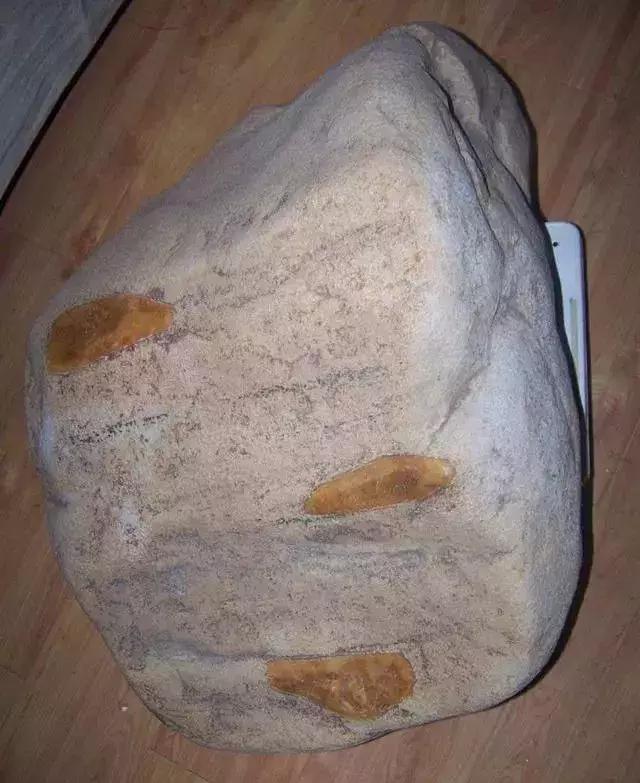 真正翡翠切出来的翡翠原石,翡翠原石开切制作成品全过程