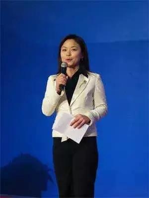 会议主持人暖场话术,会议主持人该如何活跃气氛