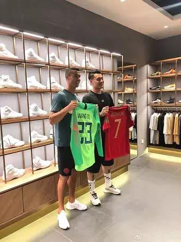 c罗的腿型太好看了,c罗的腿有多粗壮