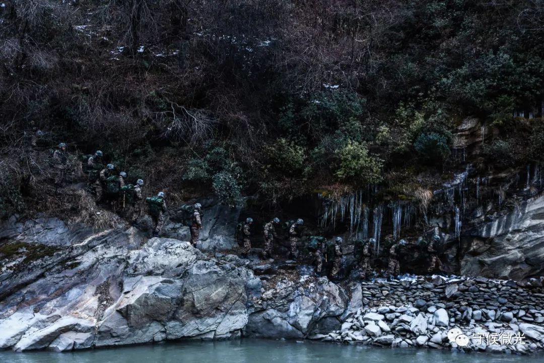 品图：大国末梢的站立者