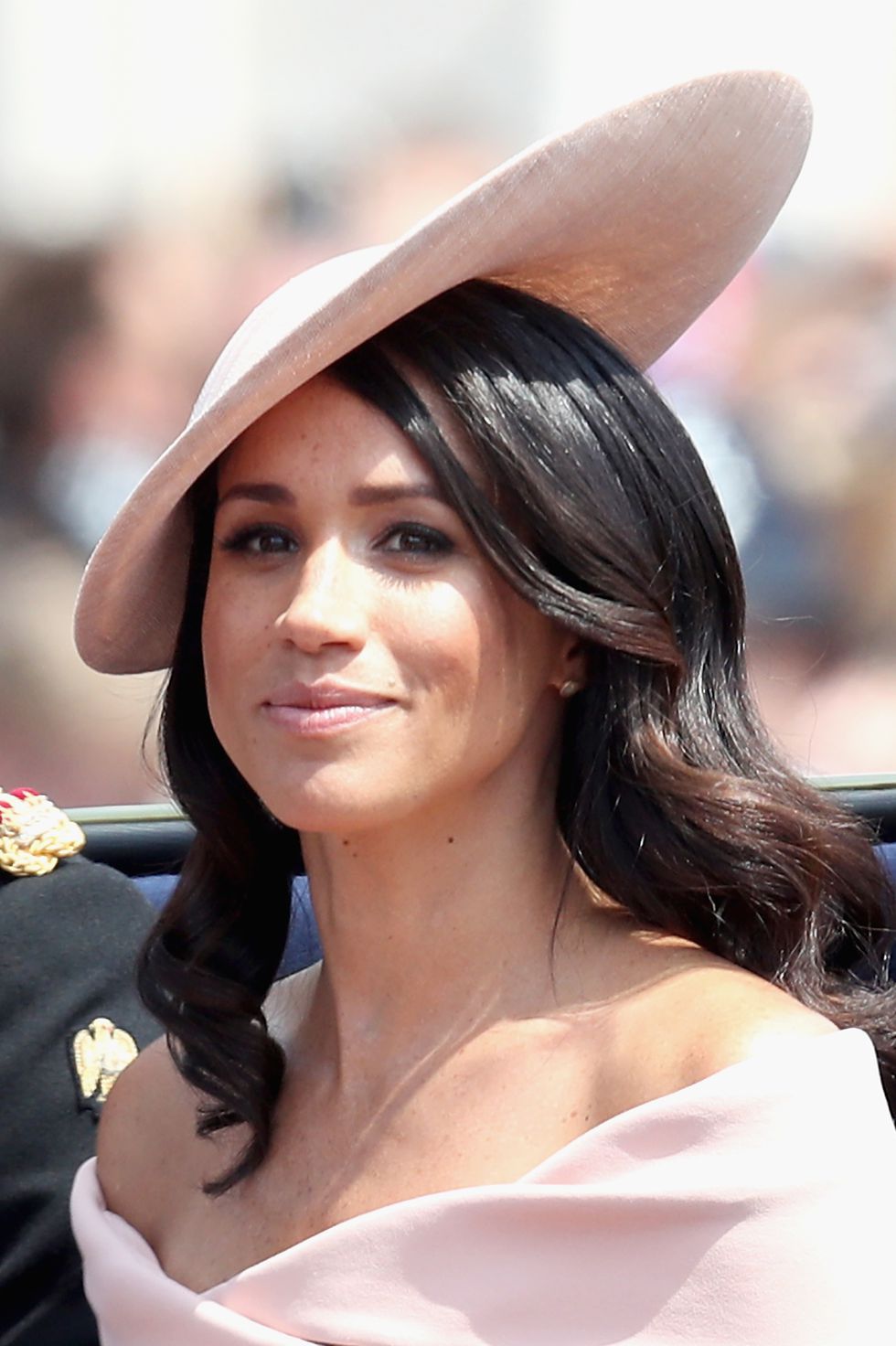 英国女王使用化妆品,女王用裸色口红