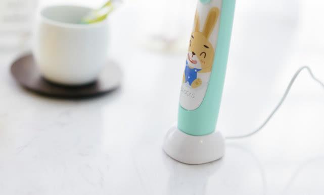 做孩子的刷牙启蒙老师：素士儿童电动牙刷