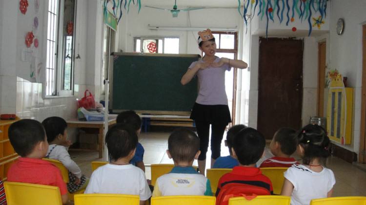 幼儿园小班语言说课稿,小班语言一步一步走啊走活动反思