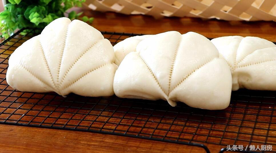 家庭版荷叶饼肉夹馍怎么做,早餐荷叶饼肉夹馍家常做法