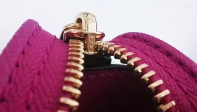 怎么区分正品和高仿的mk,mk正品和仿品能看出来吗