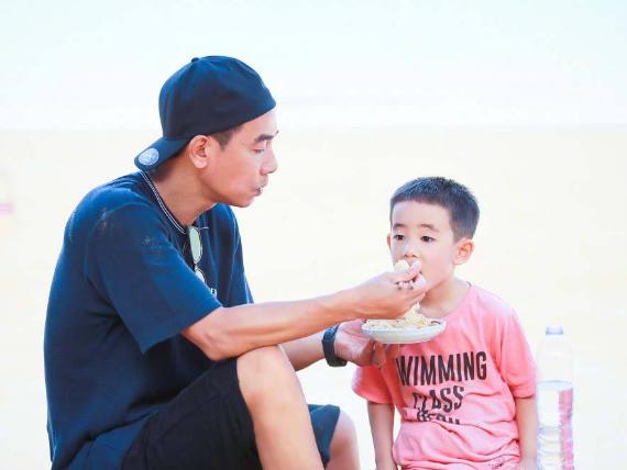 同参加综艺，多多走秀演话剧，森碟跑步踢足球唯独不跳水