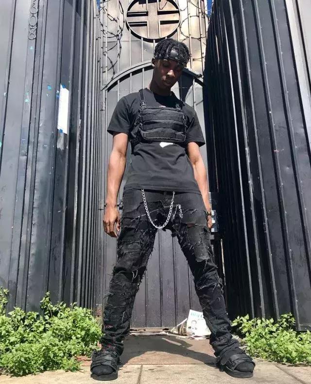 夏天鞋子可以当拖鞋穿的,可以当拖鞋也可以当板鞋穿