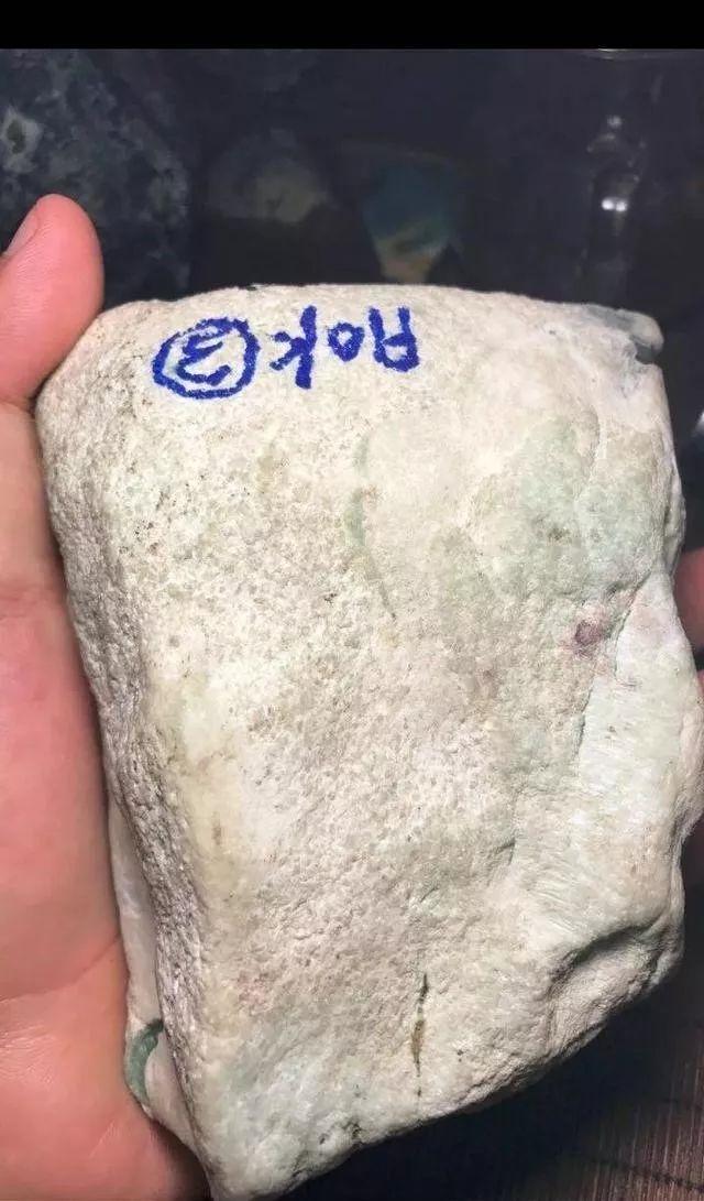 什么样的翡翠原石容易出极品高货,什么样的翡翠原石出冰种