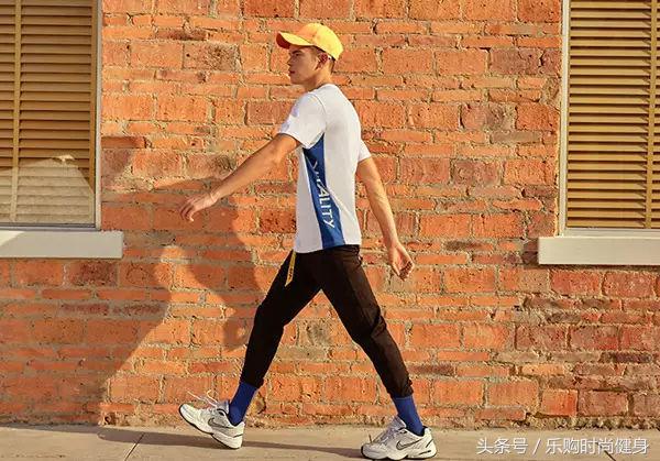 选对一款短袖T恤，你的魅力会更上一层楼哦