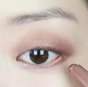 单眼皮适合的画眼线方法,单眼皮不同眼型怎么画眼线