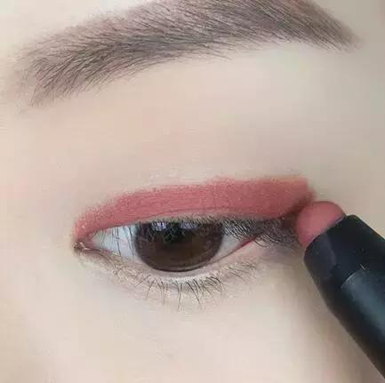 单眼皮适合的画眼线方法,单眼皮不同眼型怎么画眼线