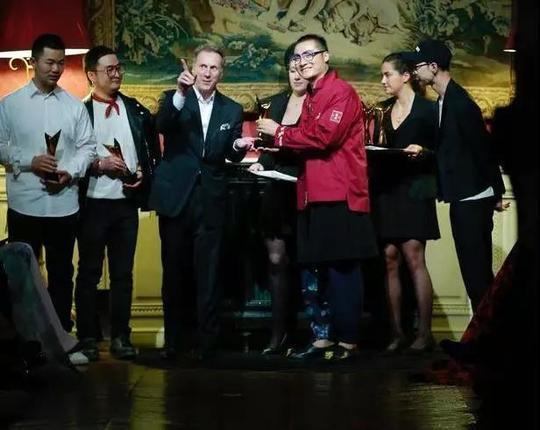 游走在古典与时尚之间，带你走进10年威古氏