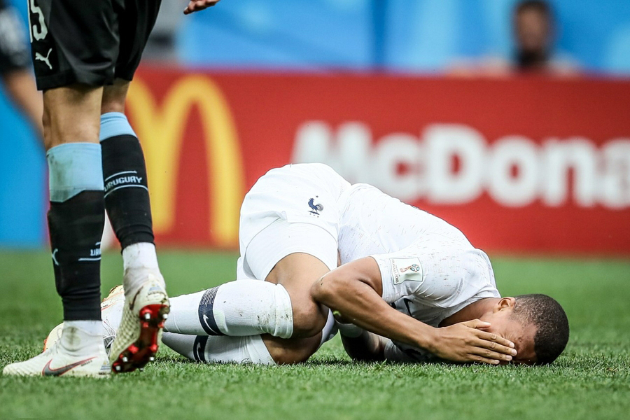 当熊猫遇上世界杯巨星，一波“熊猫滚”强势来袭！傻傻分不清！