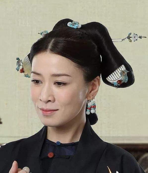 有钻石剩女之称的她，撩遍了香港男神，亲力亲为开跑车买电饭锅