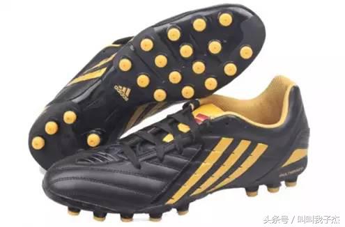 如何根据场地选择足球鞋