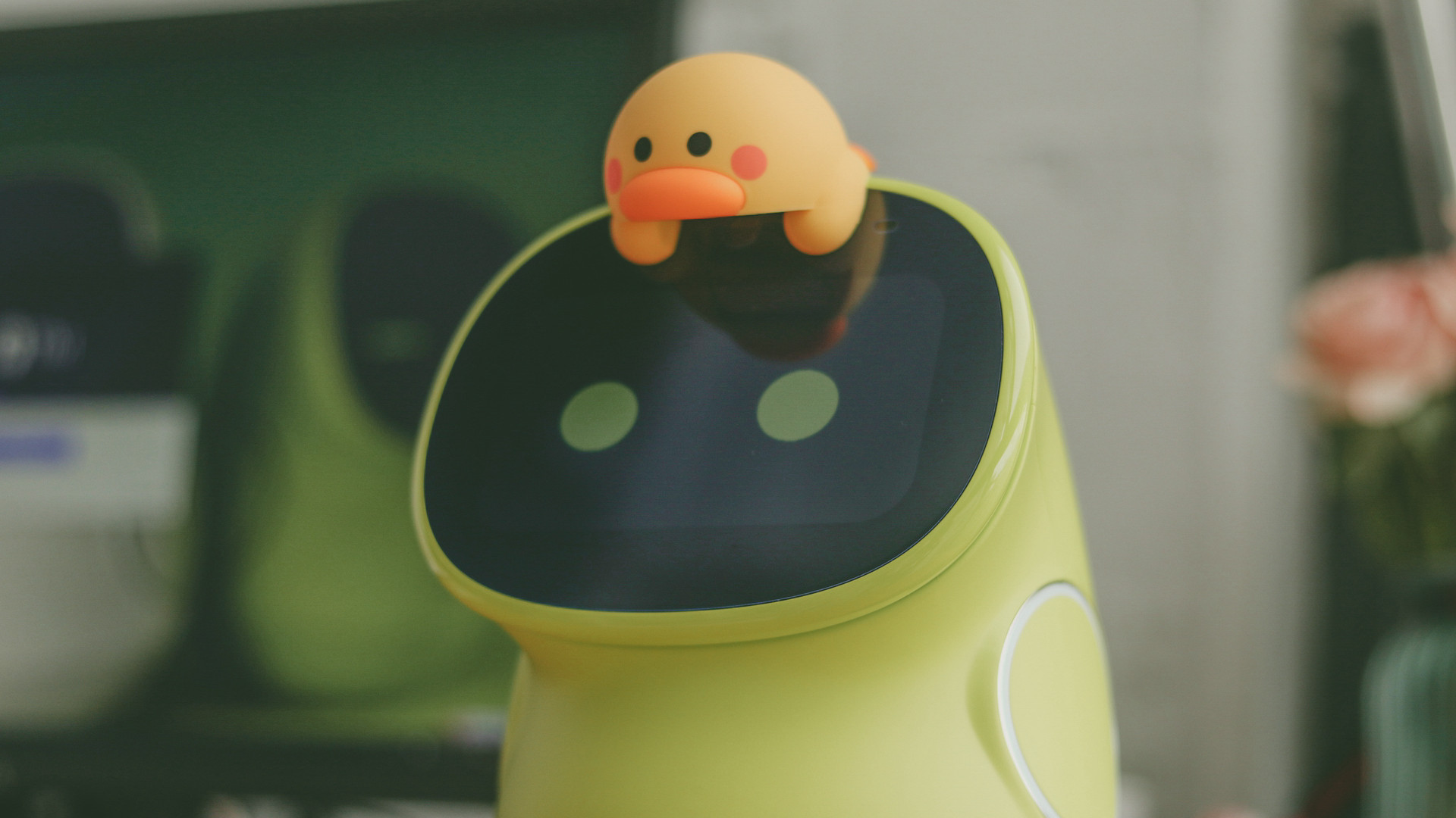 儿童学习陪伴机器人操作,幼儿陪伴儿童教育机器人