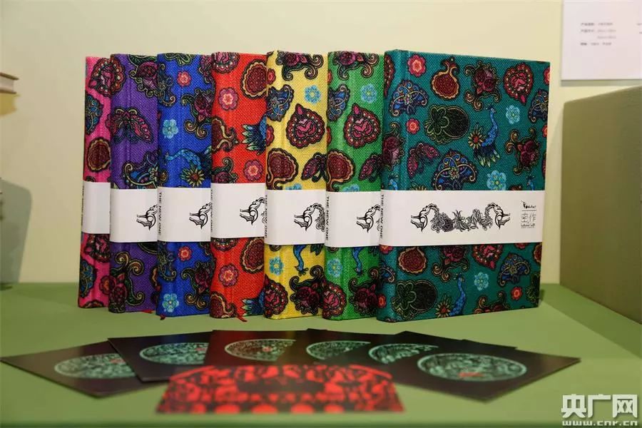 新疆哈密手工刺绣衣服,哈密维吾尔族刺绣教程