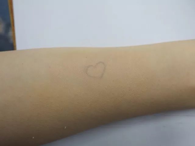 选粉底啦8款爆火持妆粉底测评,粉底推荐遮斑前十名红榜