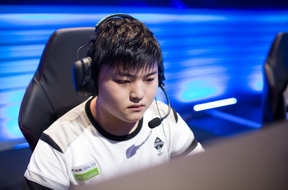 LOLKnight疑似受不了苏宁战队,深夜发博控诉:还要这样过多久?