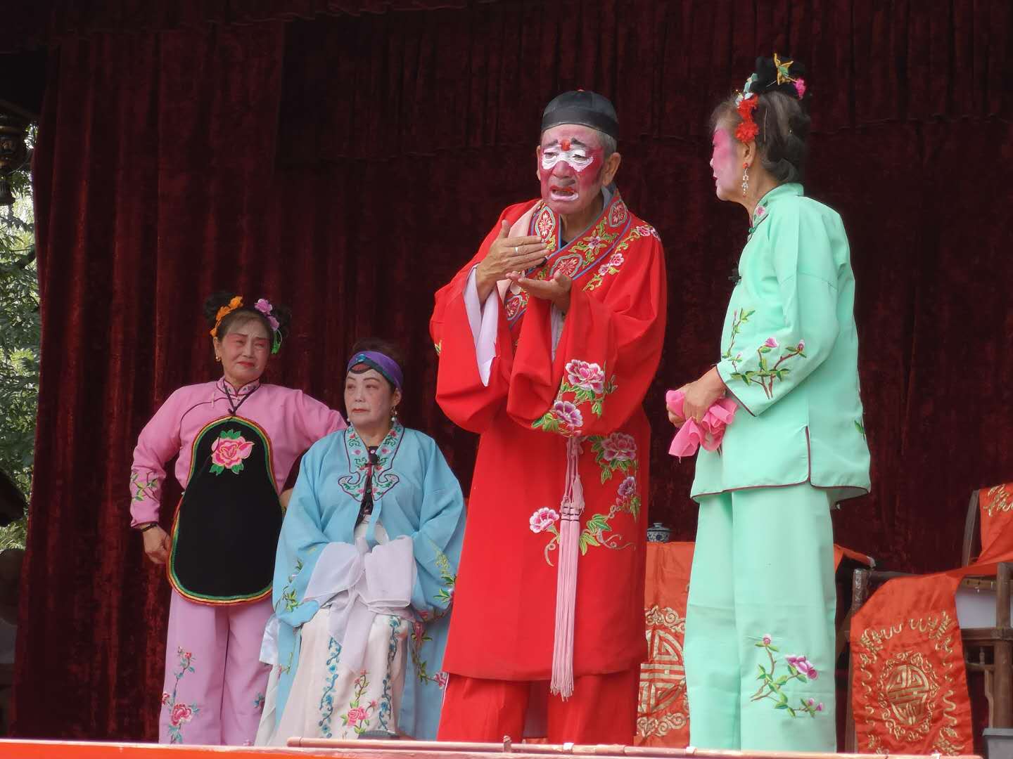 跑读·成都｜趋名逐利身却为山下人