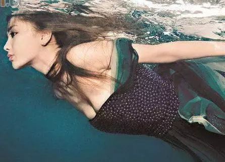 唐艺昕晒游玩美照新疆,特别甜美唐艺昕晒美照