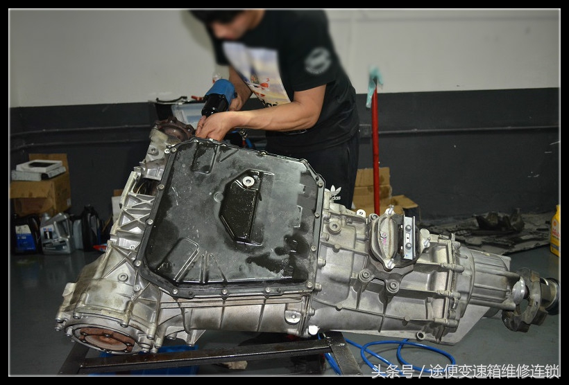 奥迪7速双离合变速箱维修技师独家揭秘，维修加价的奥秘