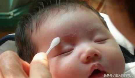 没满月的宝宝肚子老是咕噜咕噜叫,满月的宝宝肚子咕噜咕噜响还哭闹