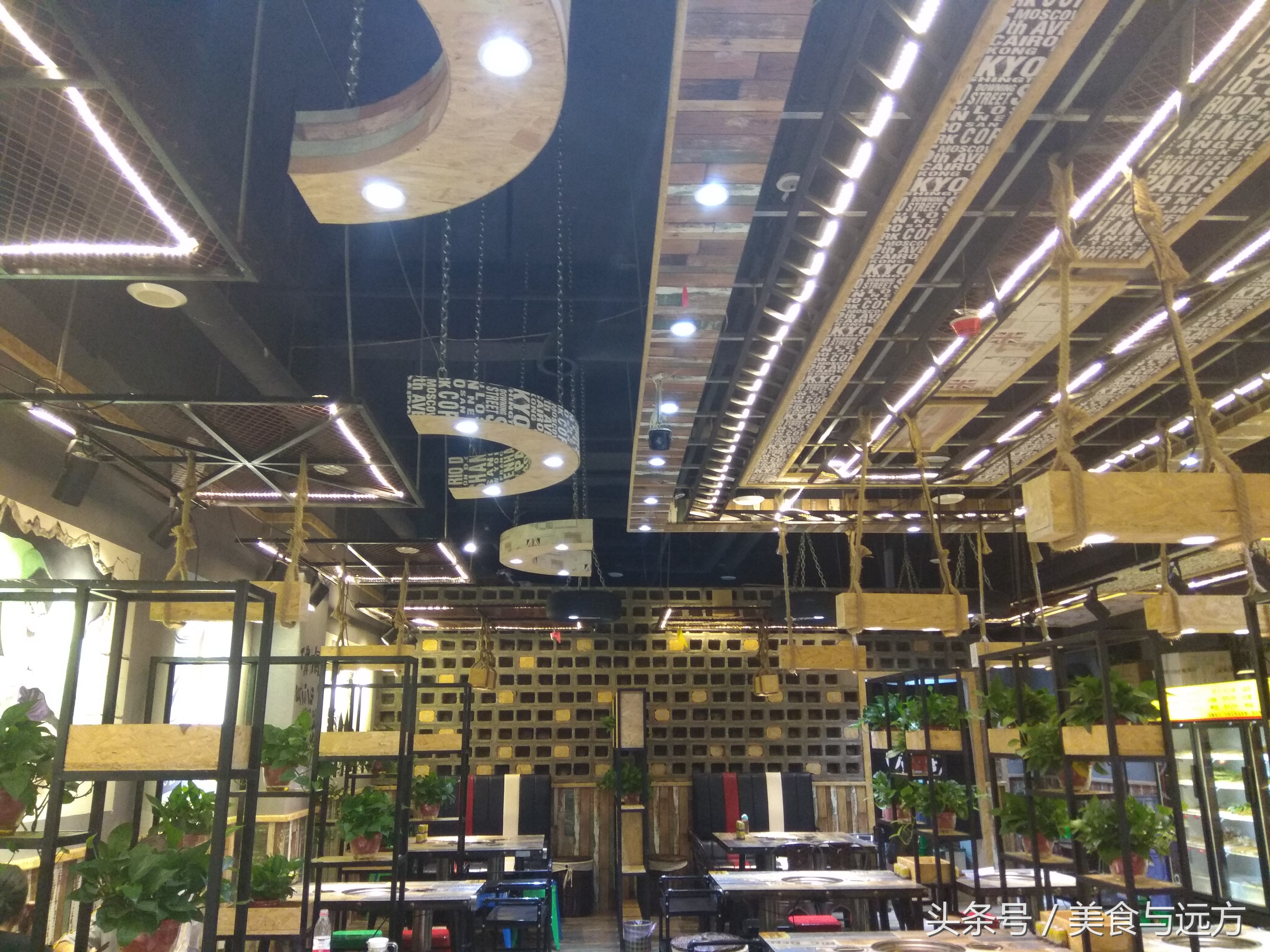 屋头串串成都探店,成都屋头串串香三原店