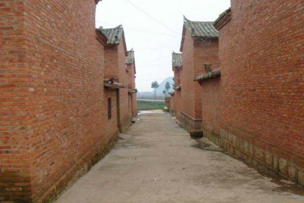 农村房子门对门必伤人是什么意思,门对门必伤人门对窗人遭殃