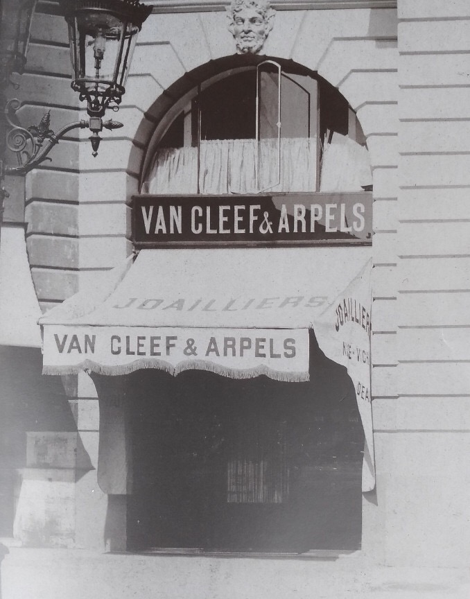 梵克雅宝黑色的四叶草是什么宝石,梵克雅宝四叶草是珠宝吗