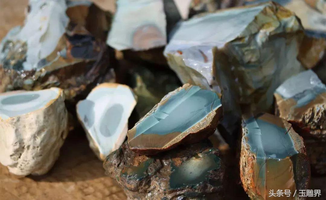 戈壁石雕刻大师作品,戈壁奇石打磨