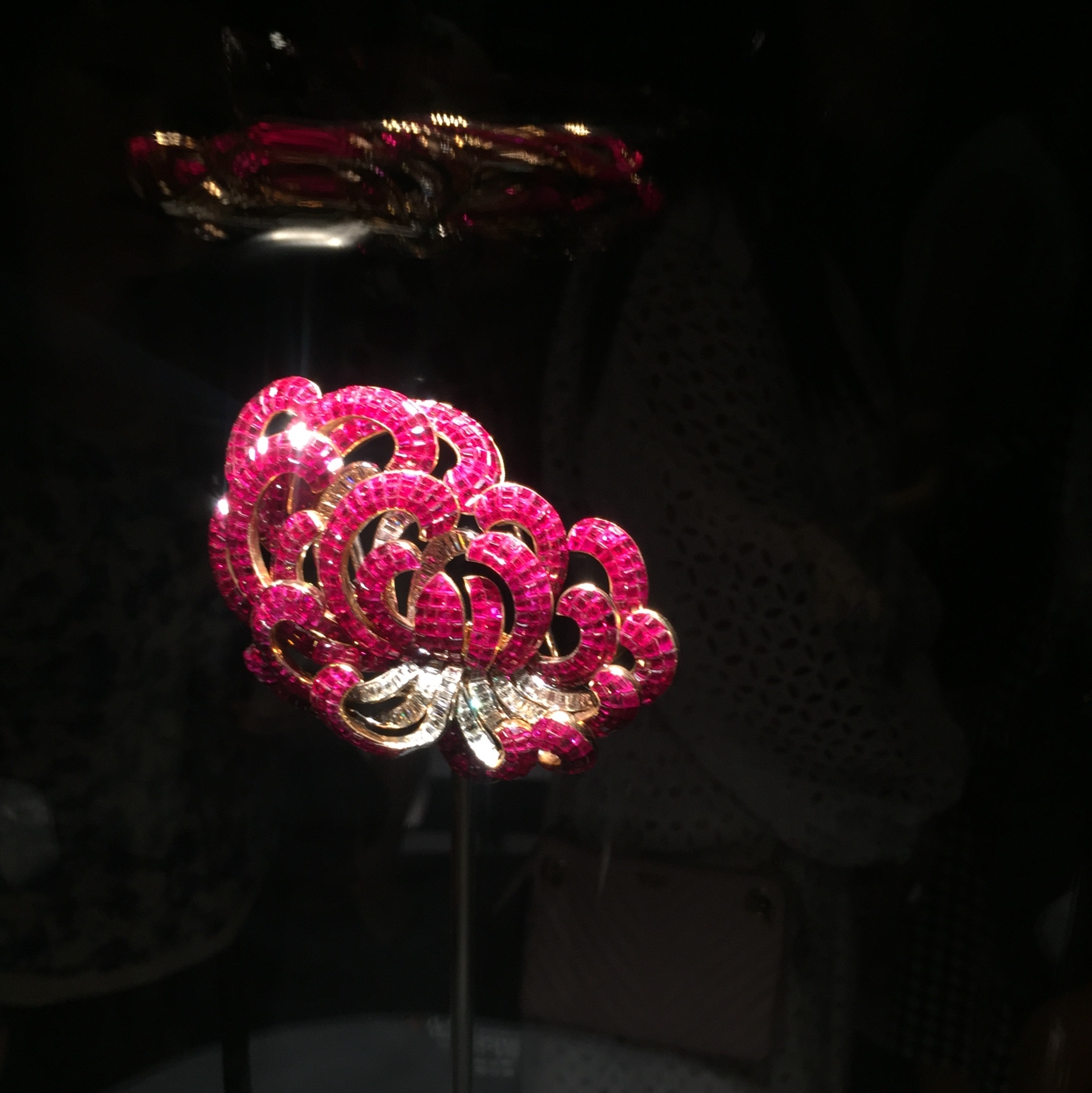 梵克雅宝黑色的四叶草是什么宝石,梵克雅宝四叶草是珠宝吗