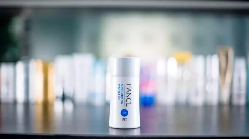 你以为防晒只擦防晒霜就够了吗,以为很好用其实都是智商税防晒霜