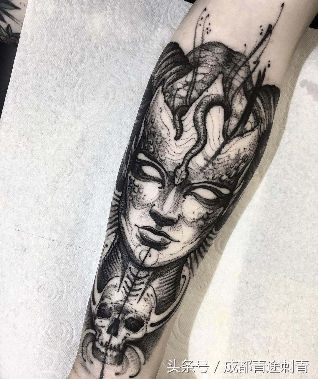 从球场到纹身店,一个差点被足球“耽误”的纹身师