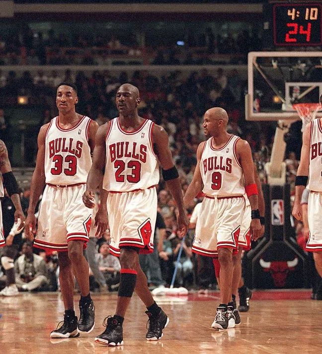 来来来~对比全球鞋迷的show鞋排行Top30看看自己的C位球鞋排在哪