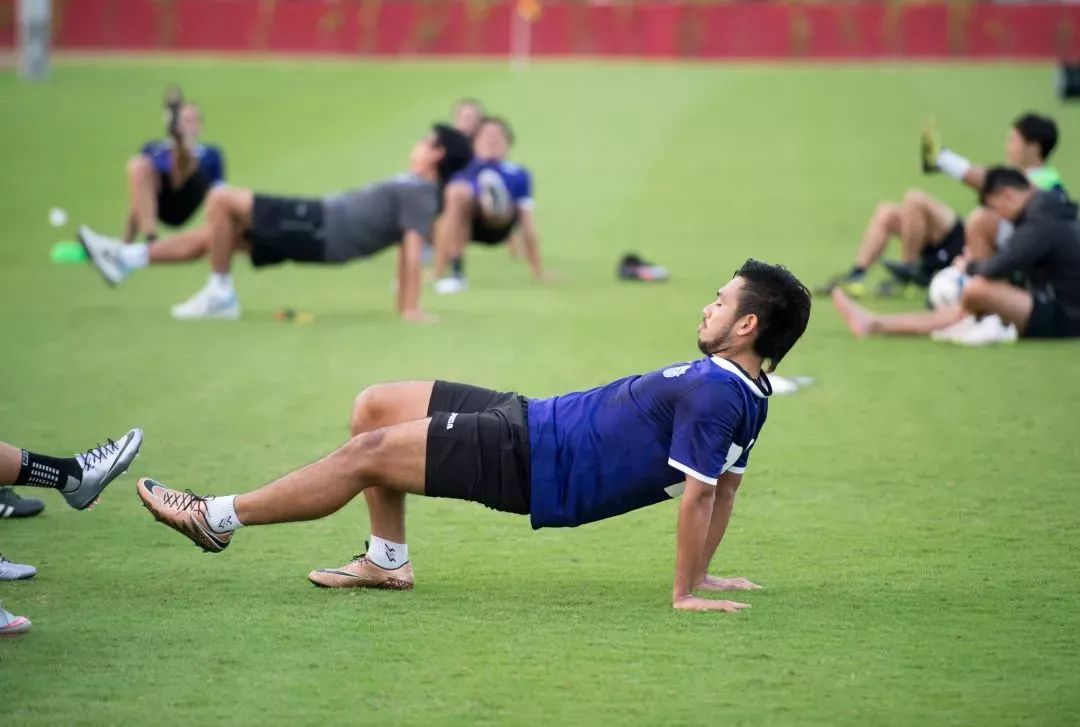 守门员训练前热身,守门员热身训练教案零基础