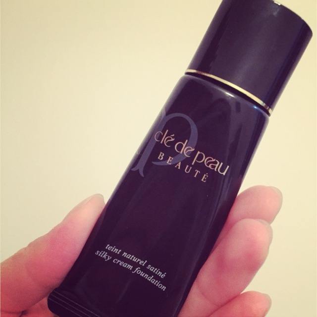 cpb粉底好用还是阿玛尼粉底好用,cpb粉霜和娇兰兰花粉底