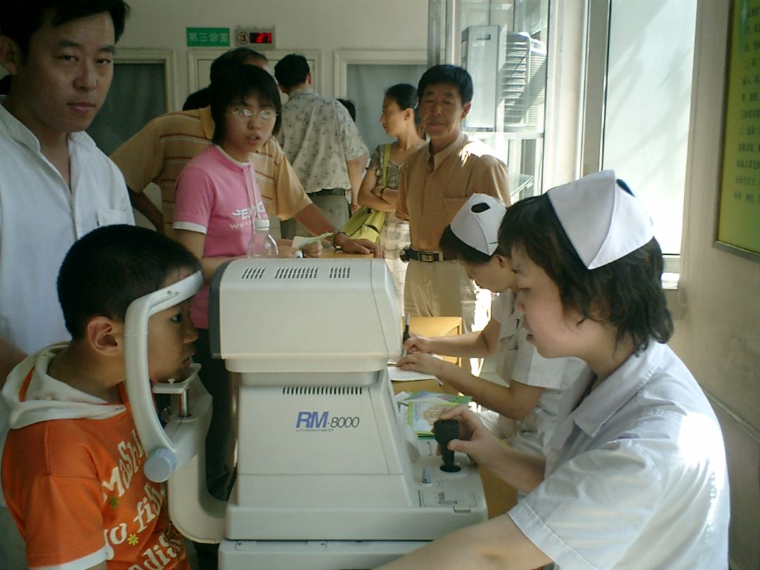 眼科教授谈青少年近视的原因,专家谈眼睛近视危害