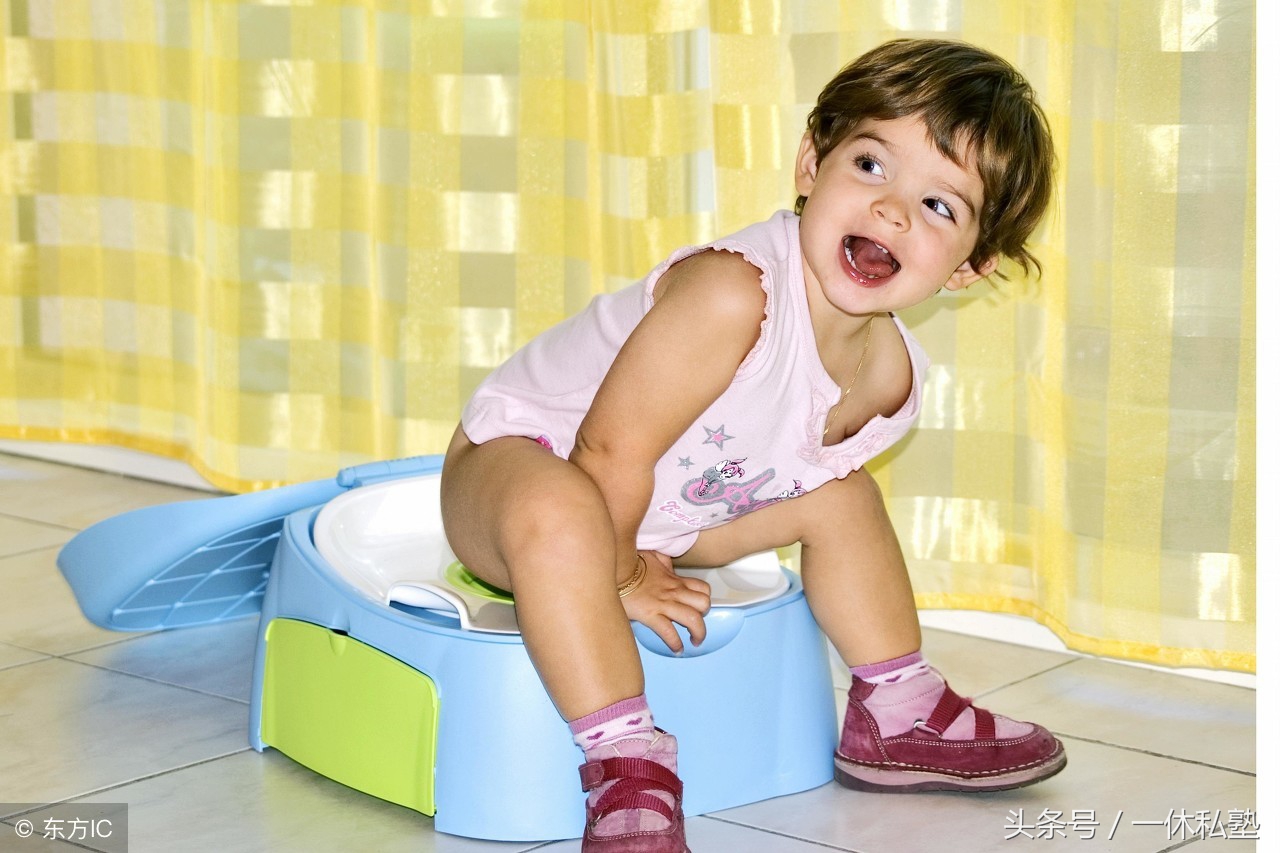 宝宝不会自己尿尿怎么办,宝宝不会蹲着大小便怎么训练