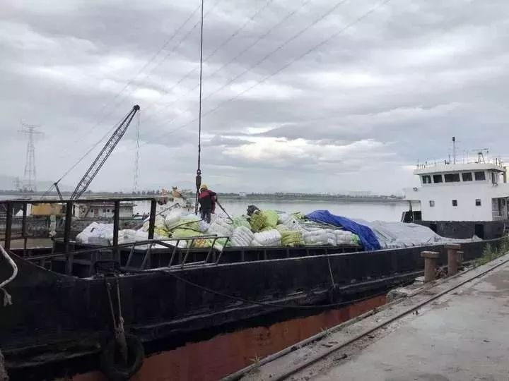 300吨旧衣服将被销毁,韩国旧衣服被截