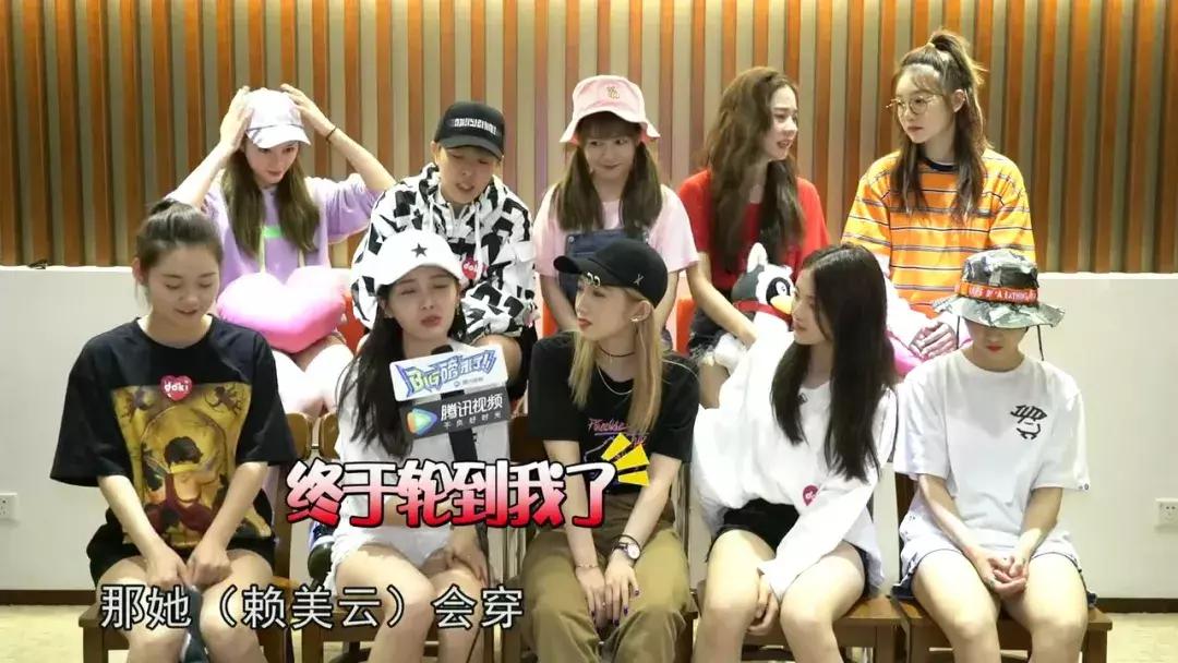 有眼妆和没眼妆差距这么大？女团最应该出的是变身秘笈吧？