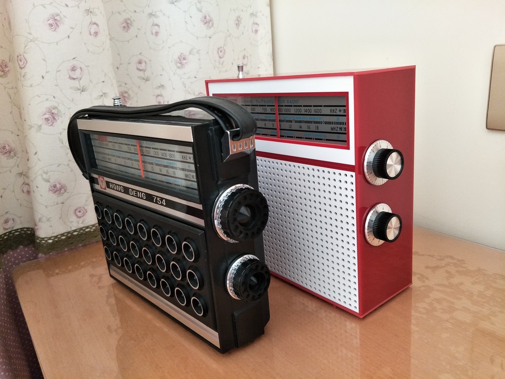 大喇叭收音机手工制作,用一个小喇叭制作简易收音机